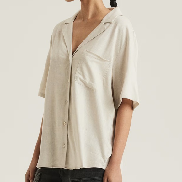 H&M Airy Resort Shirt - Picture 2 of 5